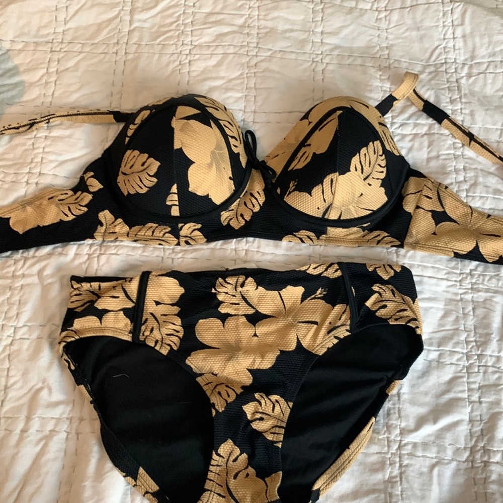 Size 18 top size 10 bottom bikini